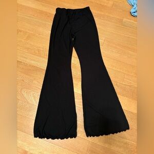 No Boundaries Ribbed Flare Leggings Women’s M Ruffle Hem